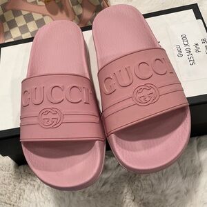 Gucci Slides! 🩷